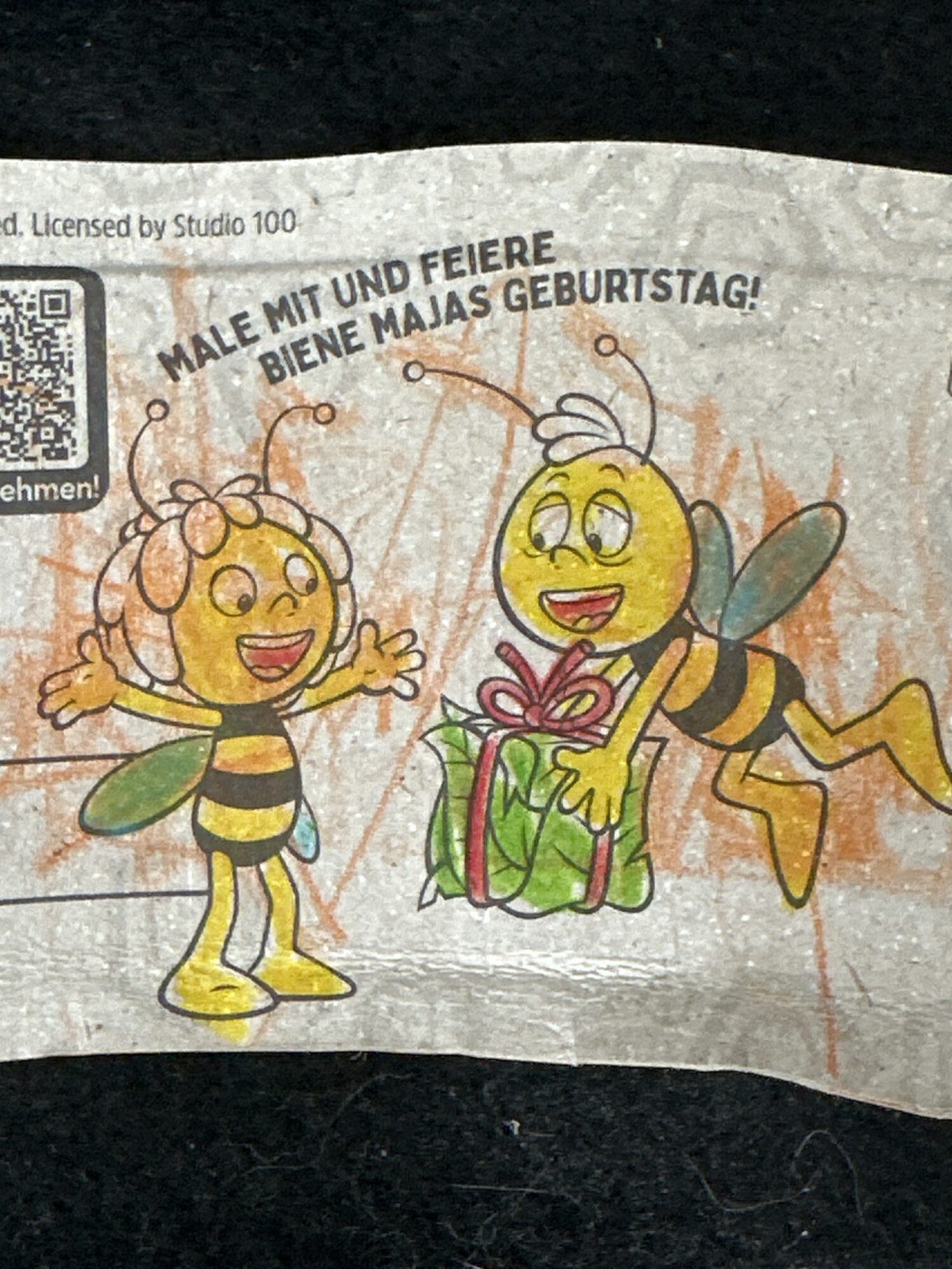 Ausmalbild: Biene Maja mit Grashupfer