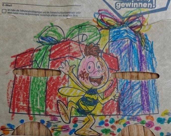 Ausmalbild: Biene Maja mit Grashupfer